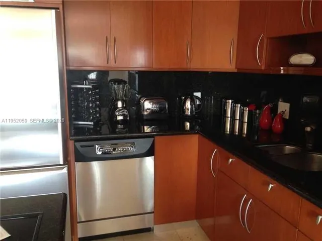 $900,000 | 300 Euclid Avenue, Unit 209, Miami Beach, FL 33139