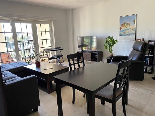 $900,000 | 300 Euclid Avenue, Unit 209, Miami Beach, FL 33139