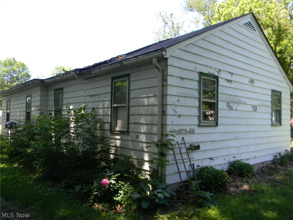 2036 South County Line Road Geneva, OH 44041 - Photo 10 of 35