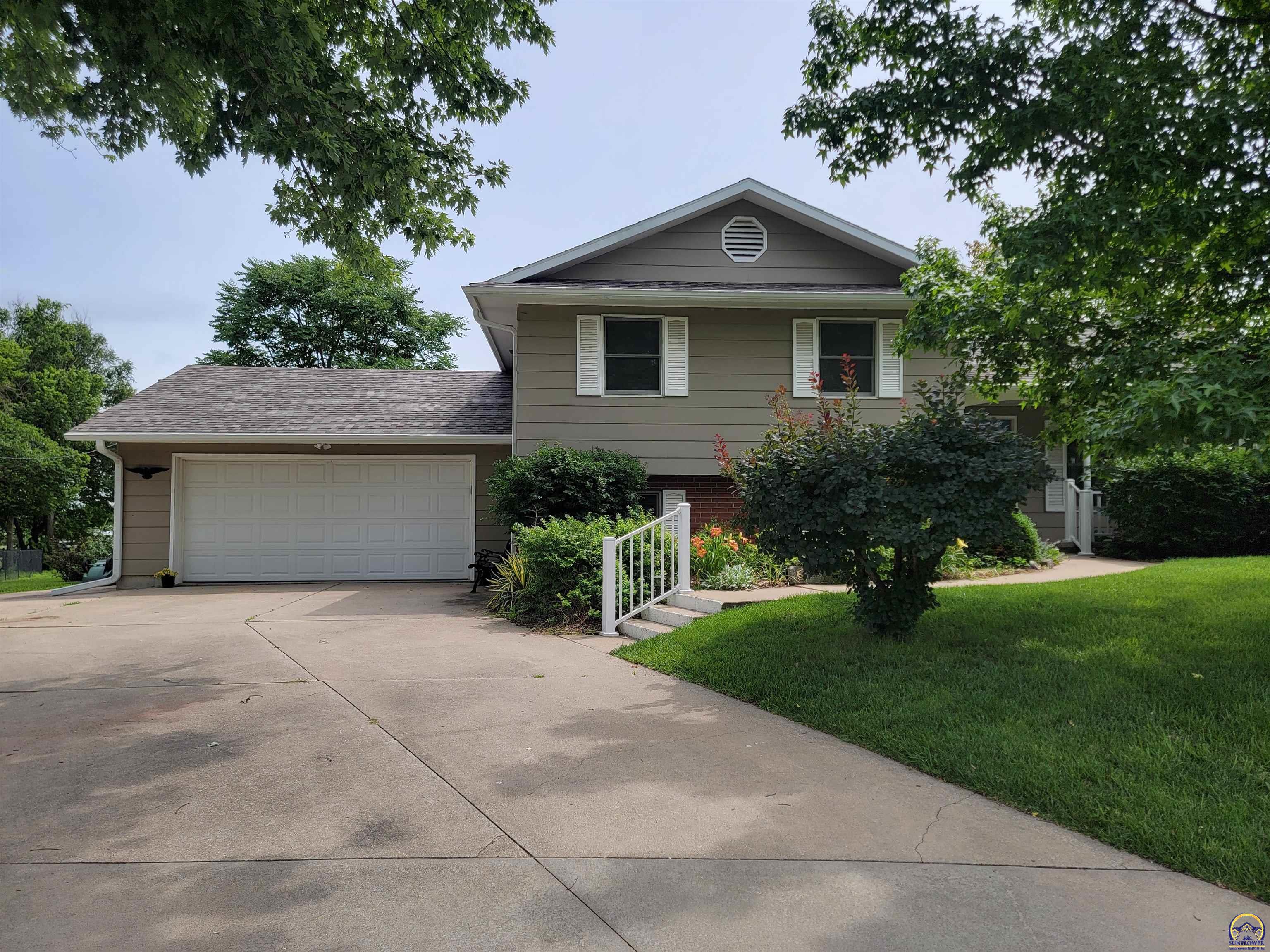 2002 Schaeffer Way Emporia, KS 66801 - Photo 1 of 28