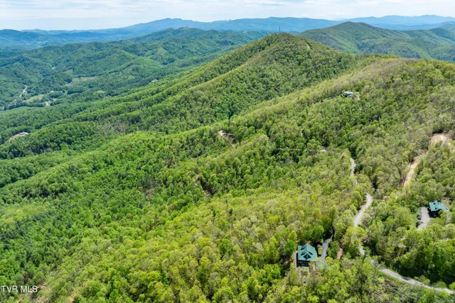 $1,179,000 | 1527 Stone Mountain Road, Trade, TN 37691