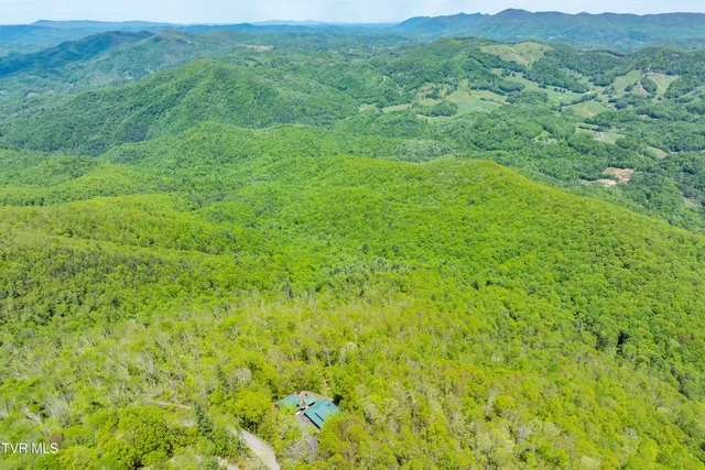 $1,179,000 | 1527 Stone Mountain Road, Trade, TN 37691
