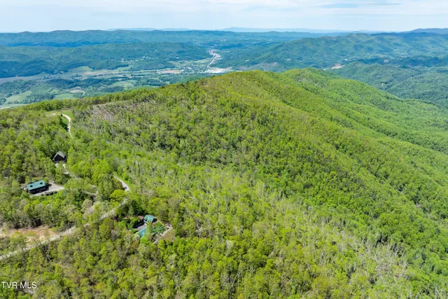 $1,179,000 | 1527 Stone Mountain Road, Trade, TN 37691