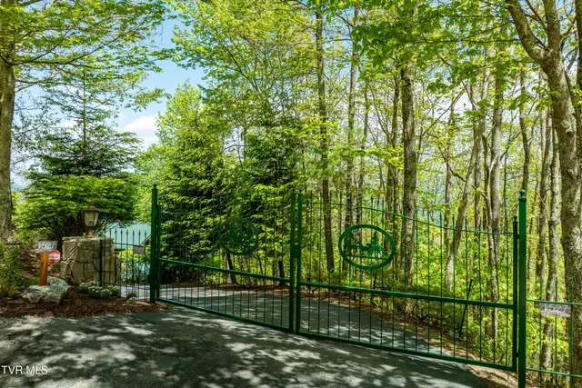 $1,179,000 | 1527 Stone Mountain Road, Trade, TN 37691