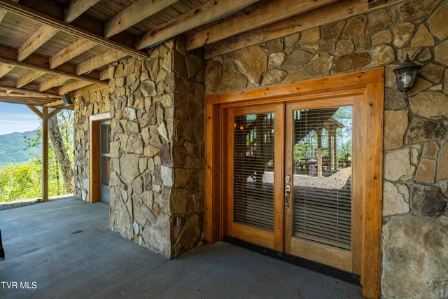 $1,179,000 | 1527 Stone Mountain Road, Trade, TN 37691