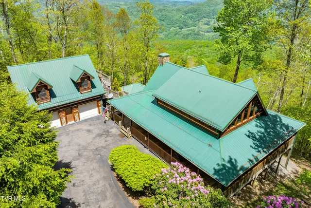 $1,179,000 | 1527 Stone Mountain Road, Trade, TN 37691