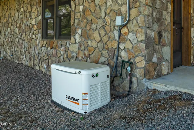 $1,179,000 | 1527 Stone Mountain Road, Trade, TN 37691