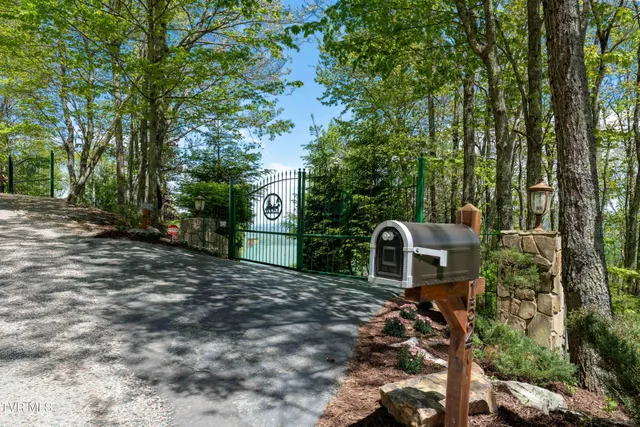 $1,179,000 | 1527 Stone Mountain Road, Trade, TN 37691