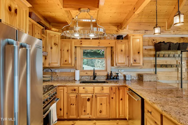 $1,179,000 | 1527 Stone Mountain Road, Trade, TN 37691