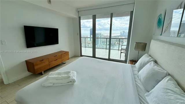 $585,000 | 2600 East Hallandale Beach Boulevard, Unit T3205, Hallandale Beach, FL 33009