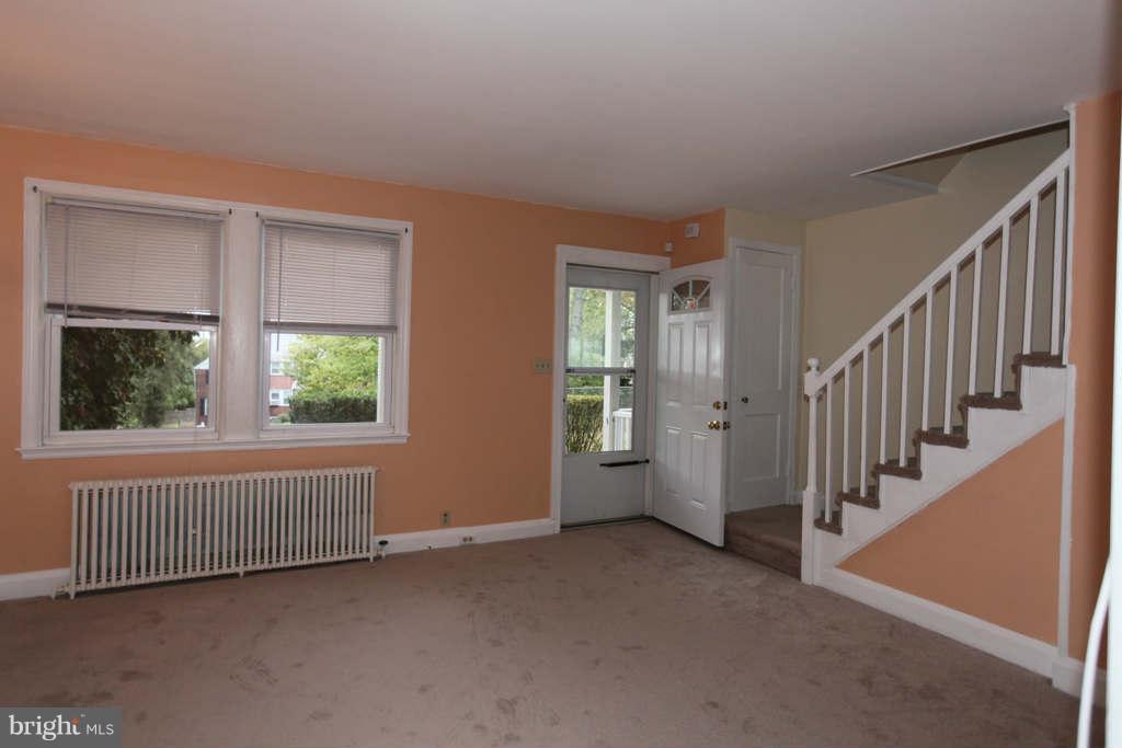 940 North Hill Road Baltimore, MD 21218 - Photo 2 of 12 Living Room