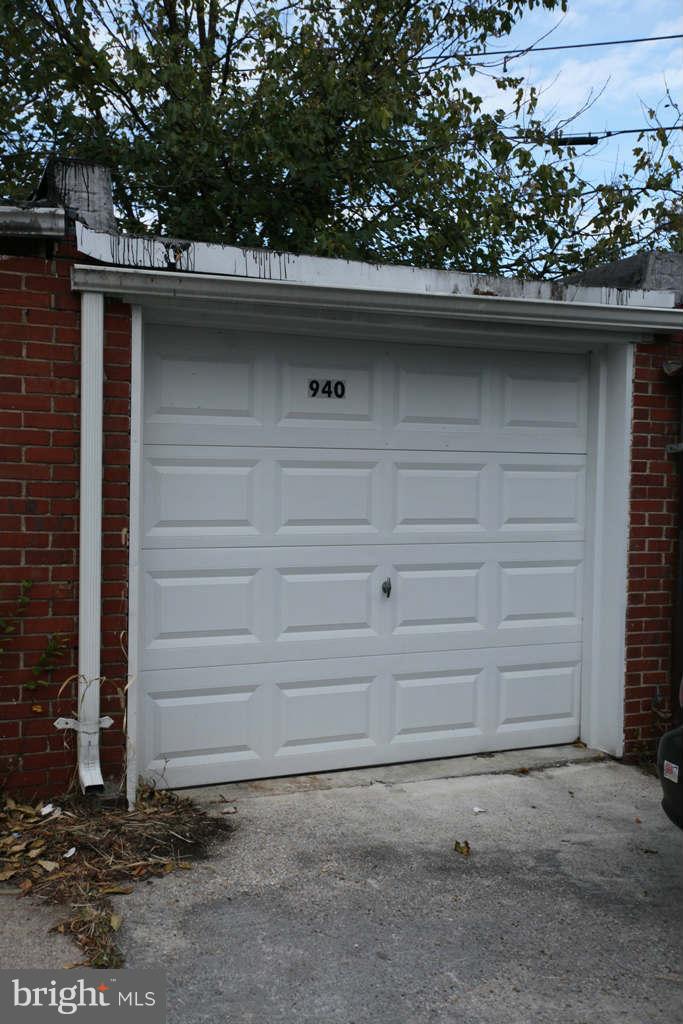 940 North Hill Road Baltimore, MD 21218 - Photo 12 of 12 Garage