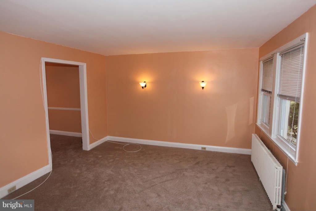 940 North Hill Road Baltimore, MD 21218 - Photo 3 of 12 Living Room