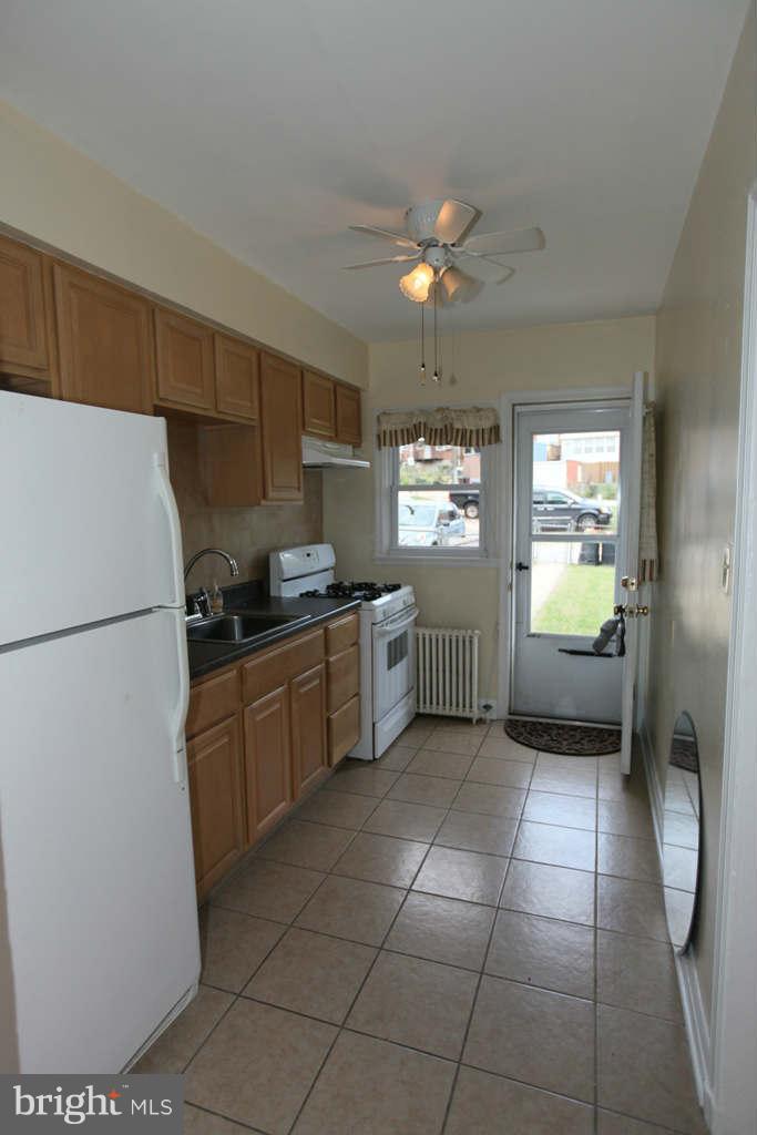 940 North Hill Road Baltimore, MD 21218 - Photo 5 of 12 Kitchen