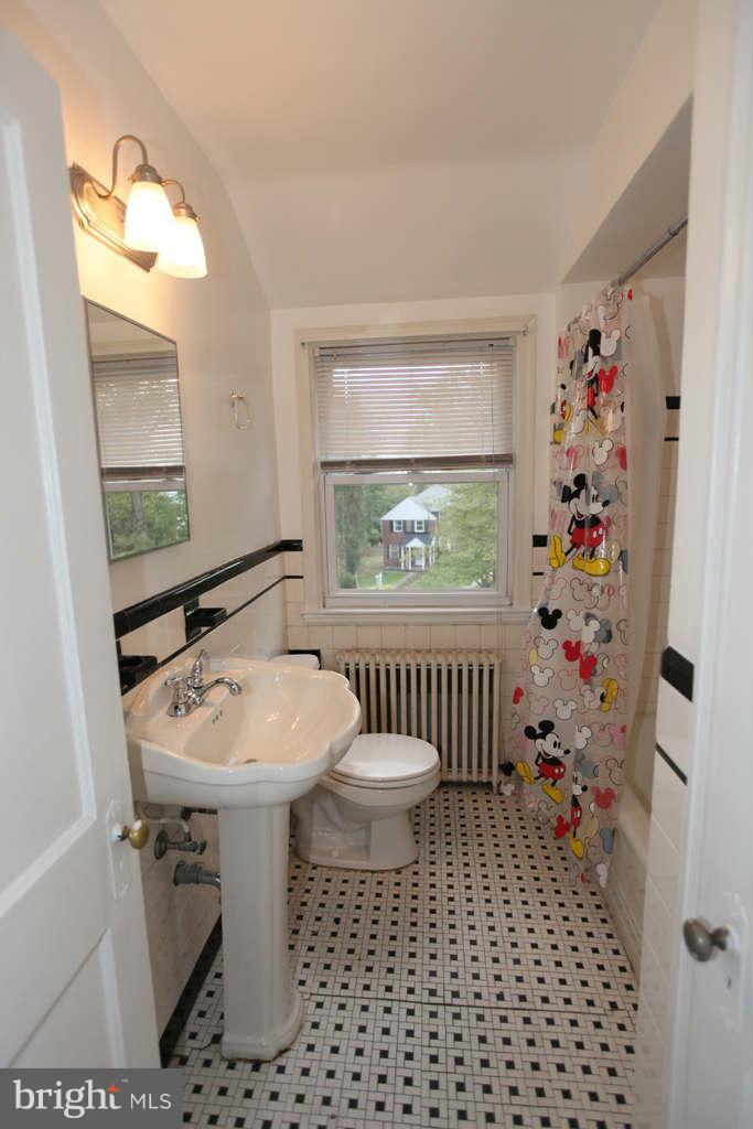 940 North Hill Road Baltimore, MD 21218 - Photo 9 of 12 Bath
