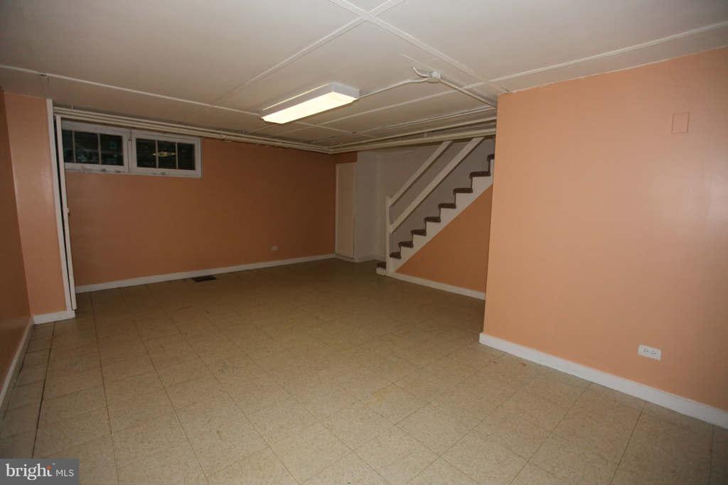 940 North Hill Road Baltimore, MD 21218 - Photo 10 of 12 Lower Level Family Room
