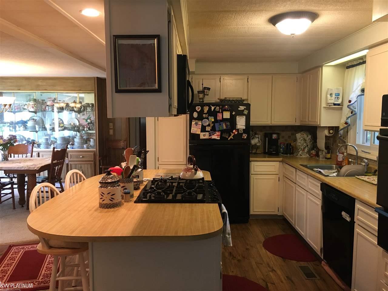 7949 Lakeshore Road Lexington, MI 48450 - Photo 12 of 24 31360124-11.JPG