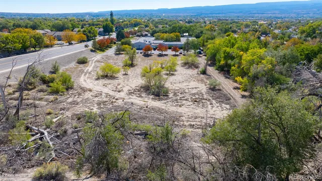 a view of a backyard of the house