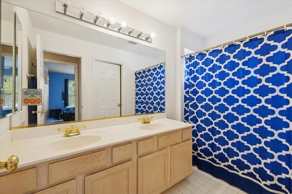 $575,000 | 1618 Astor Avenue, Oakbrook Terrace, IL 60181