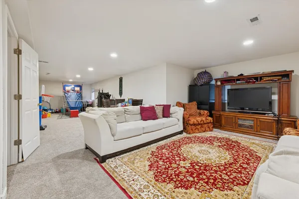 $575,000 | 1618 Astor Avenue, Oakbrook Terrace, IL 60181