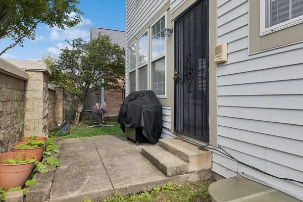 $575,000 | 1618 Astor Avenue, Oakbrook Terrace, IL 60181