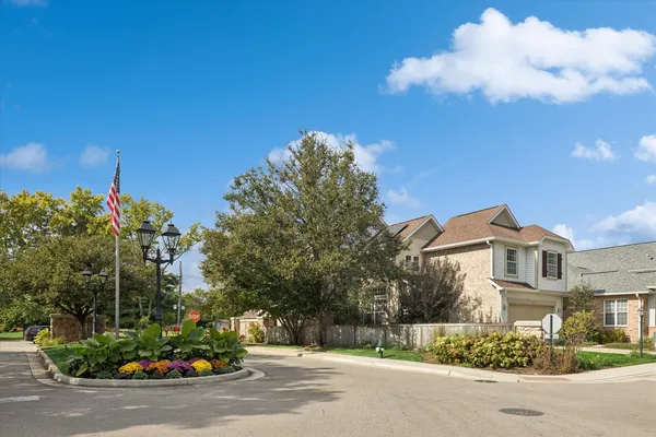 $575,000 | 1618 Astor Avenue, Oakbrook Terrace, IL 60181