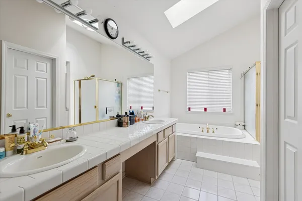 $575,000 | 1618 Astor Avenue, Oakbrook Terrace, IL 60181