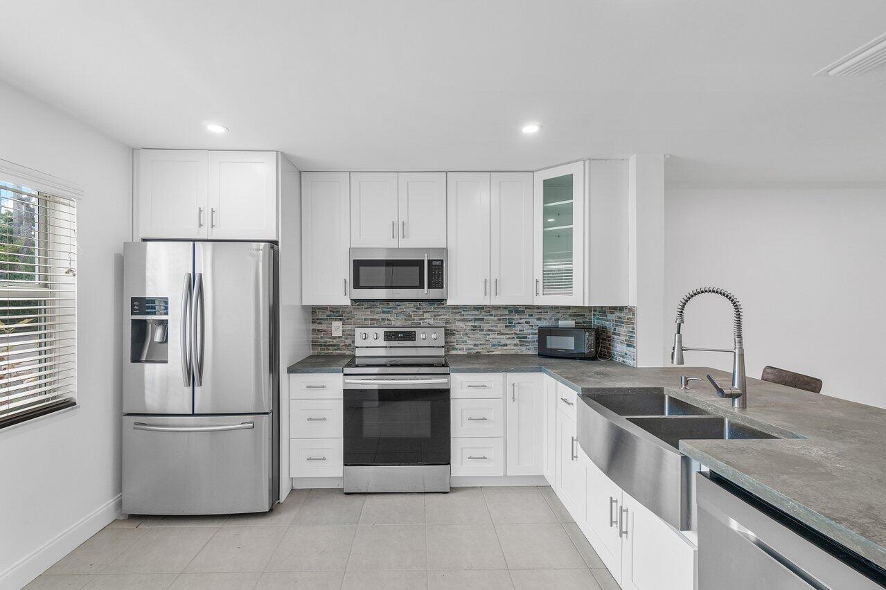 6435 Boca Circle Boca Raton, FL 33433 - Photo 4 of 14 007-6435BocaCircle-BocaRaton-FL-33433-SM