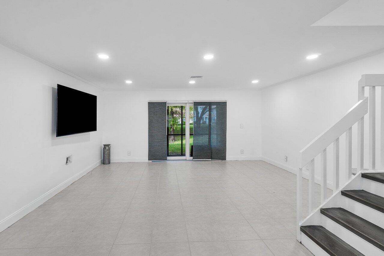 6435 Boca Circle Boca Raton, FL 33433 - Photo 8 of 14 013-6435BocaCircle-BocaRaton-FL-33433-SM