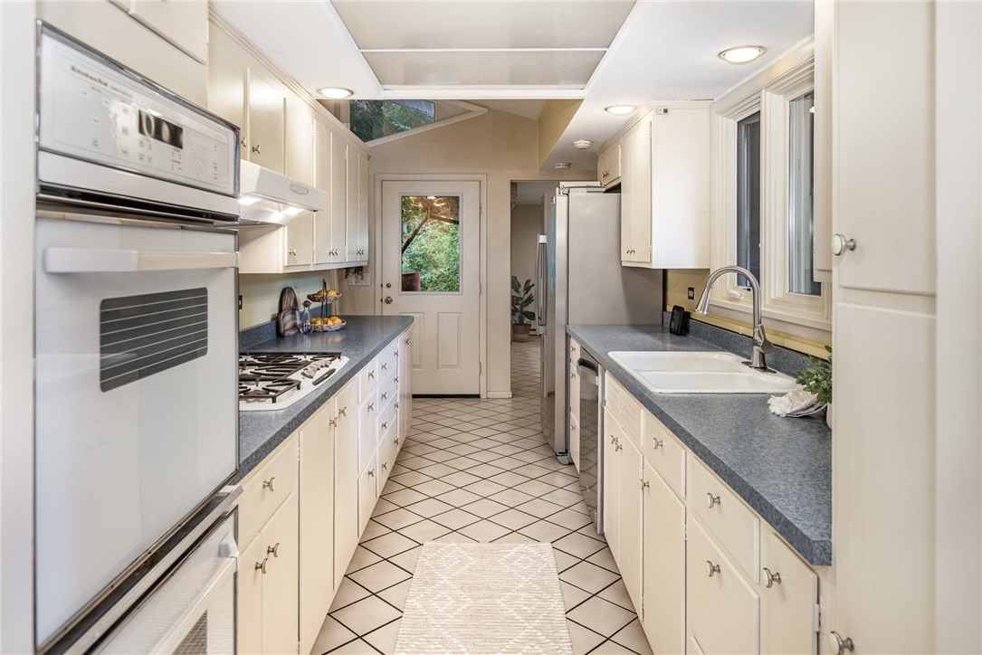 133 Imperial Circle Irondequoit, NY 14617 - Photo 13 of 38