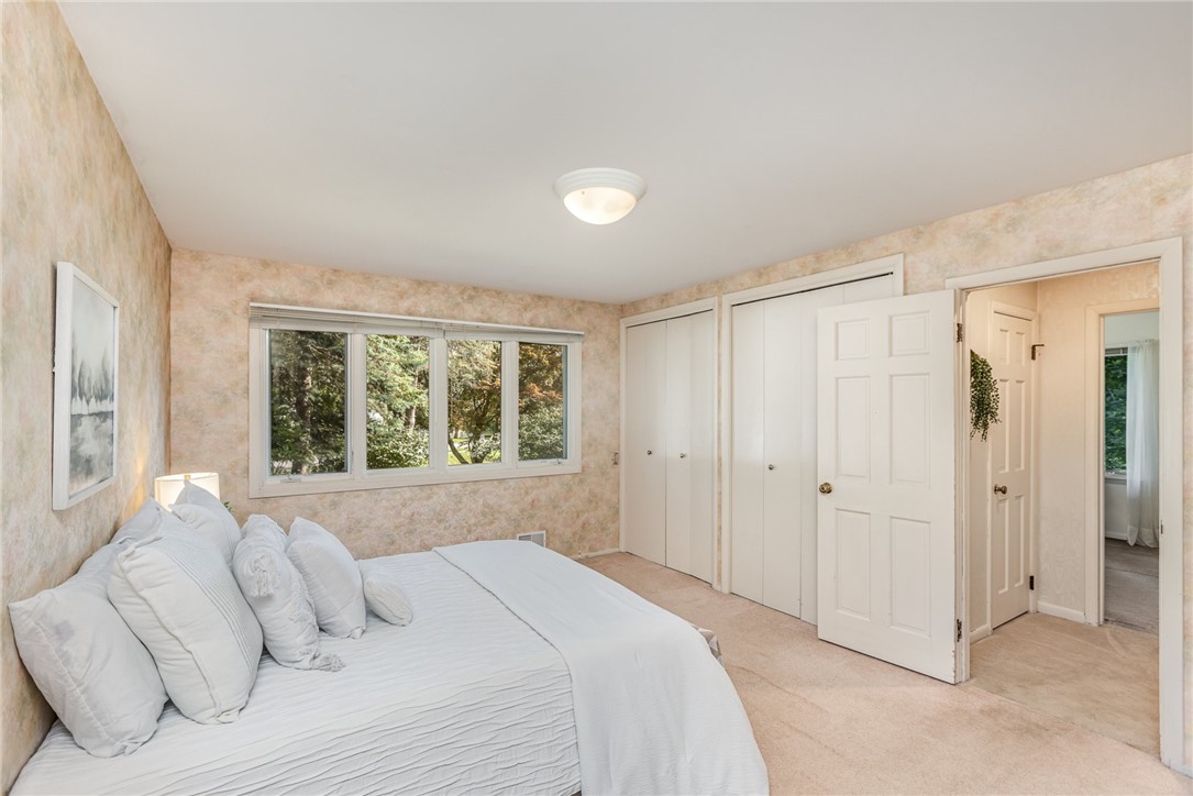 133 Imperial Circle Irondequoit, NY 14617 - Photo 16 of 38