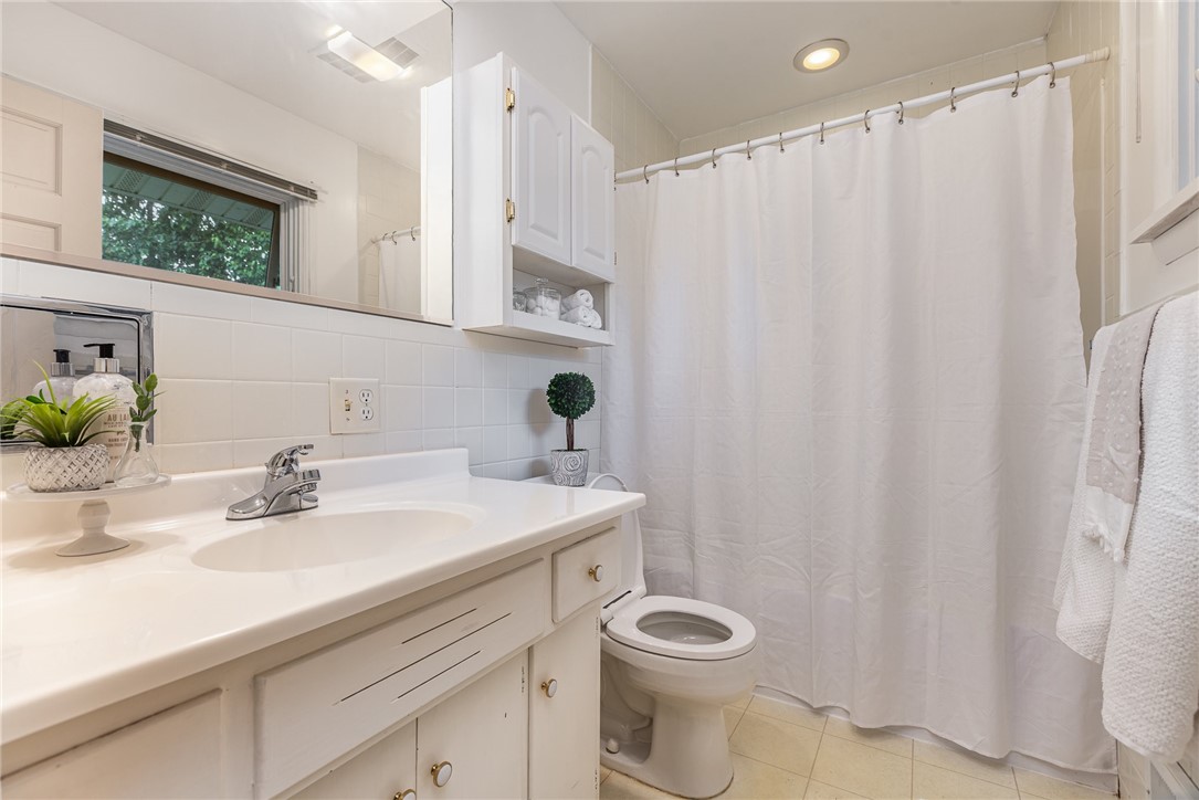 133 Imperial Circle Irondequoit, NY 14617 - Photo 18 of 38