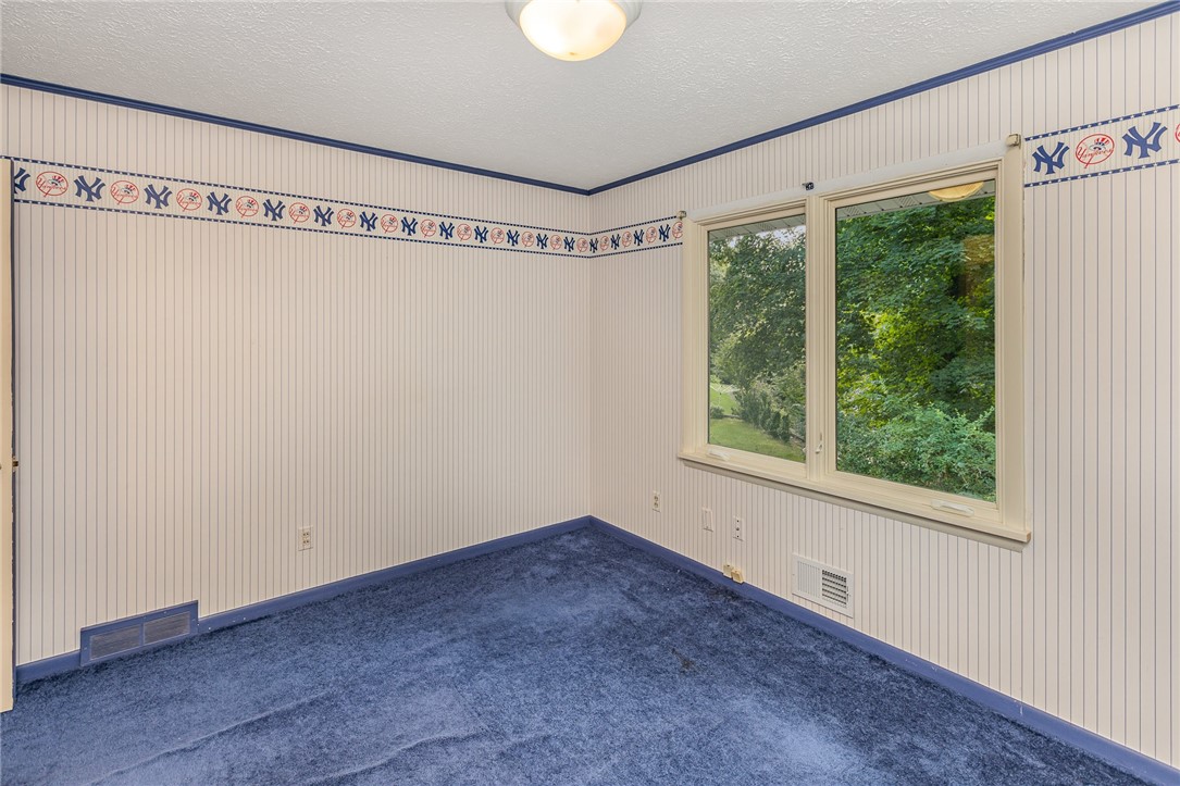 133 Imperial Circle Irondequoit, NY 14617 - Photo 19 of 38