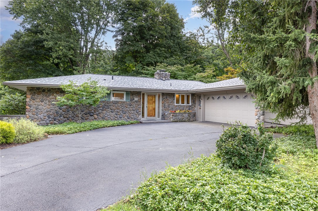 133 Imperial Circle Irondequoit, NY 14617 - Photo 3 of 38