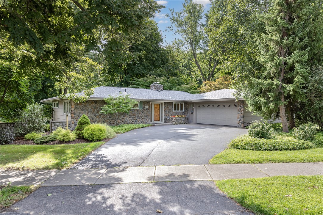 133 Imperial Circle Irondequoit, NY 14617 - Photo 4 of 38