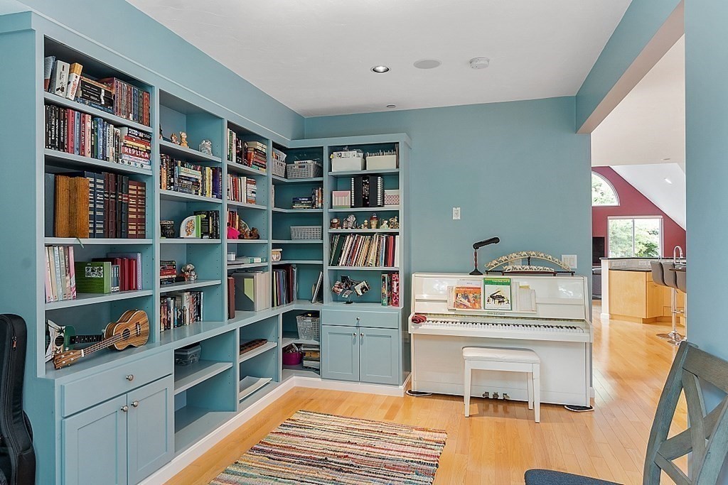 47 Deer Path, Unit 47 Hudson, MA 01749 - Photo 11 of 42 a workspace with furniture