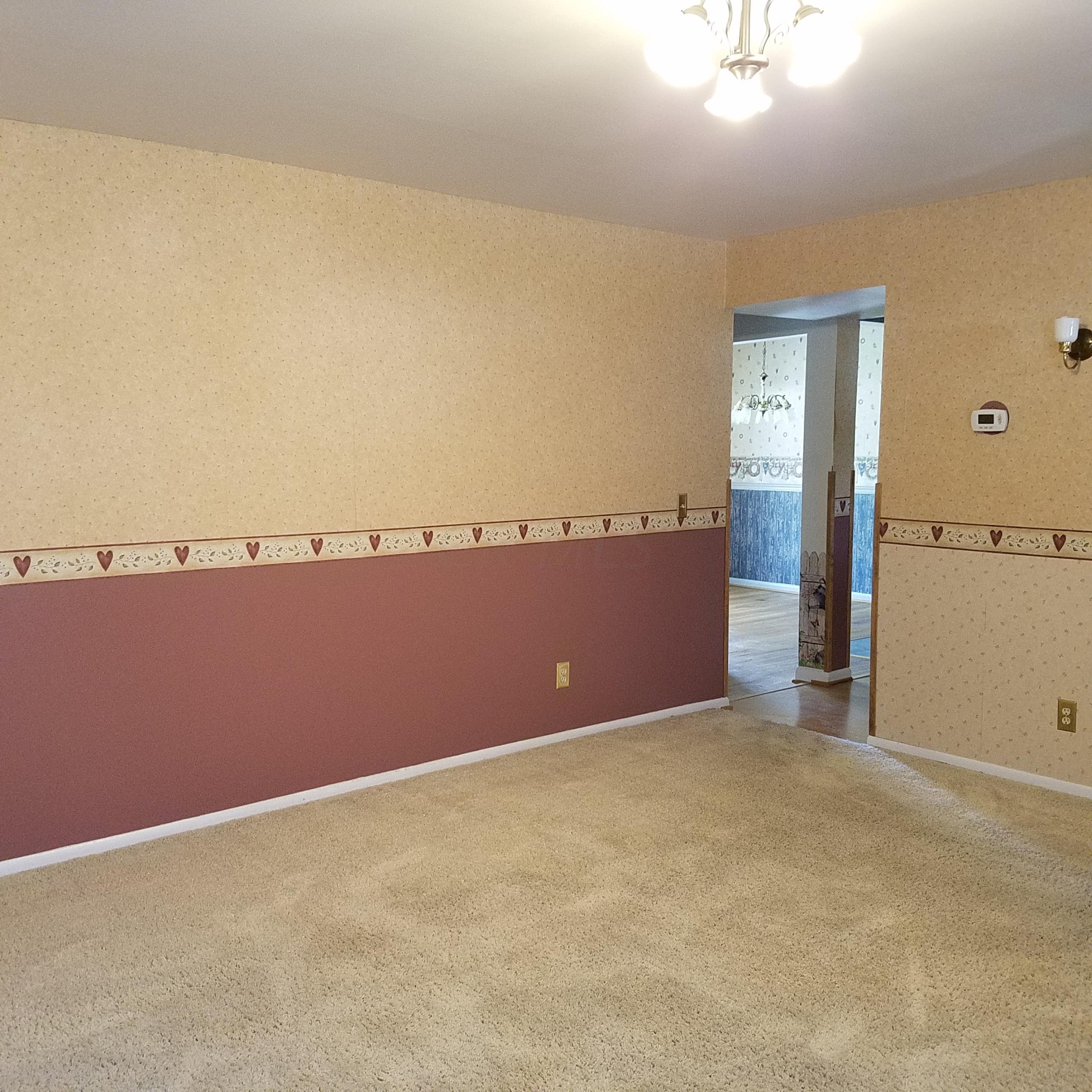 265 Darbyhurst Road Columbus, OH 43228 - Photo 3 of 16