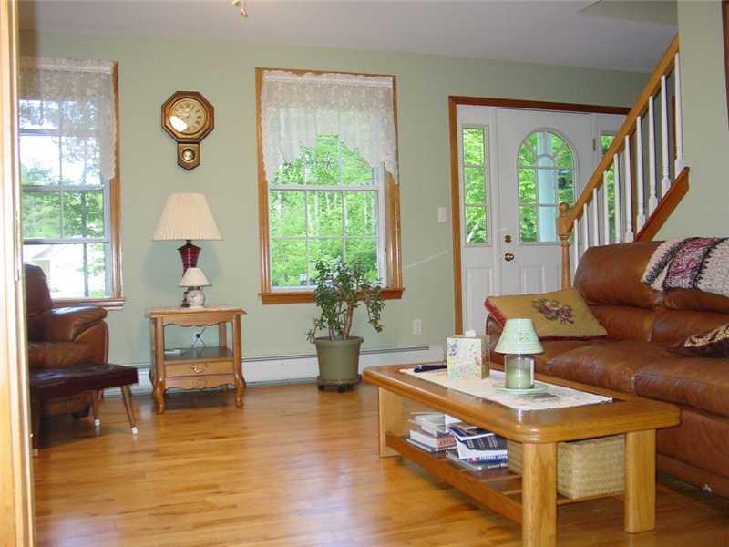 26 Maloney's Ridge Way Cumberland Center, ME 04021 - Photo 8 of 35 Living Room.