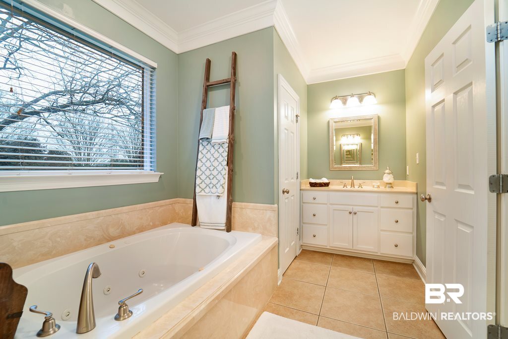 24958 Bosbyshell Avenue Daphne, AL 36526 - Photo 15 of 32 Jetted Tub