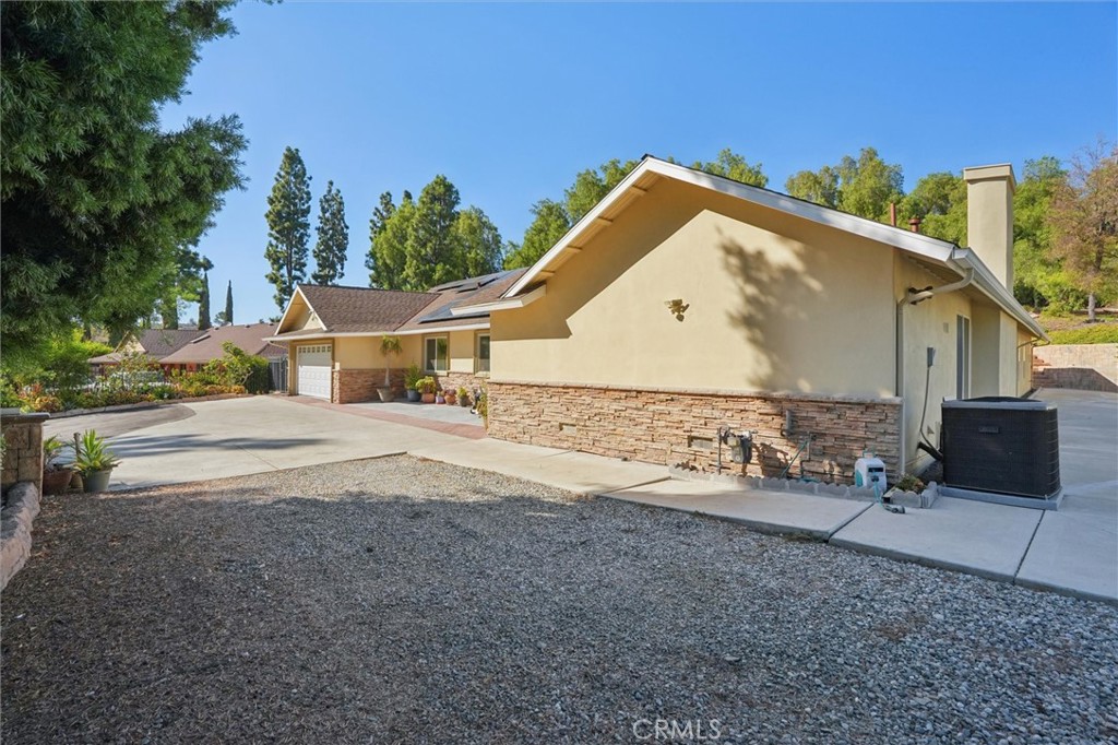 941 Laguna Road Fullerton, CA 92835 - Photo 14 of 52 Gallery Image 14