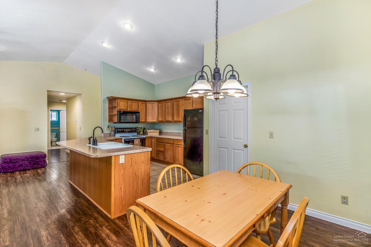 55613 Swan Road Bend, OR 97707 - Photo 7 of 25 Gallery Image 7