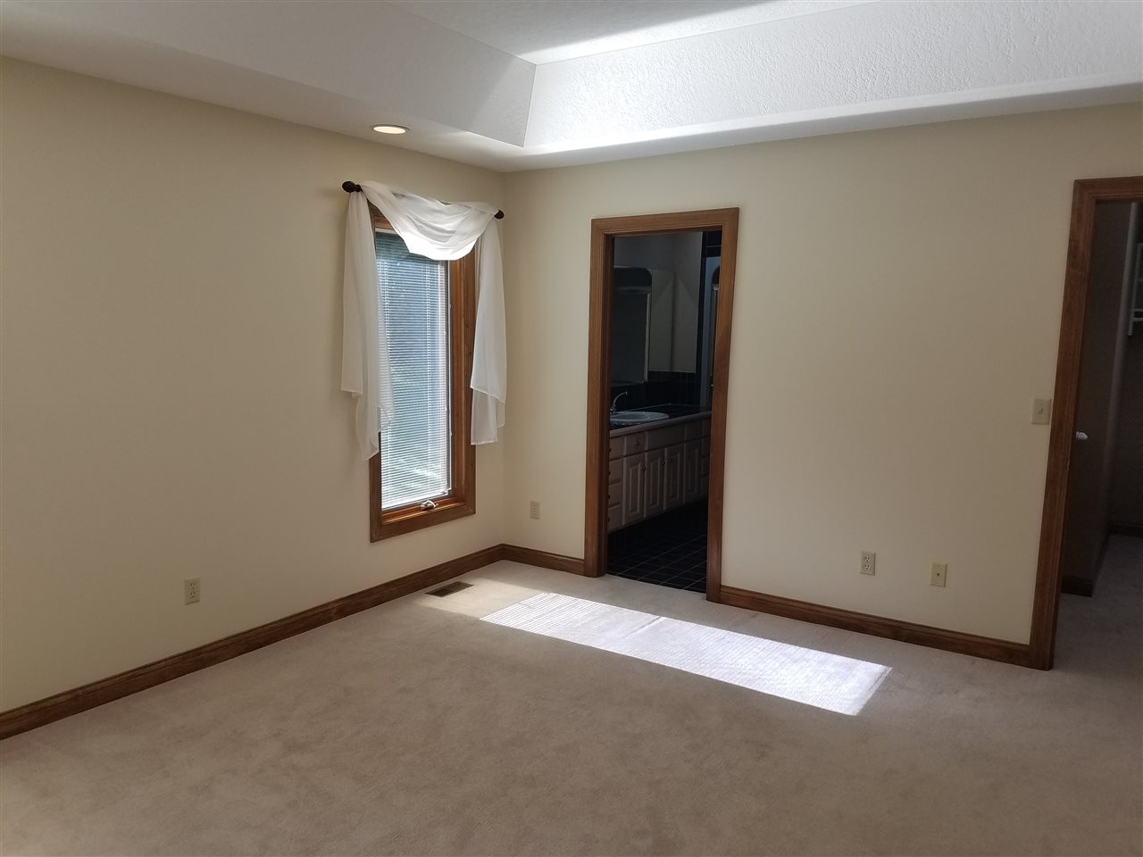 8427 Spring Forest Drive Fort Wayne, IN 46804 - Photo 9 of 11 Gallery Image 9