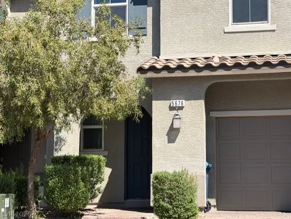 $2,195 | 5676 Calm Season Street, Las Vegas, NV 89118