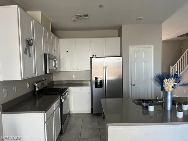 $2,195 | 5676 Calm Season Street, Las Vegas, NV 89118