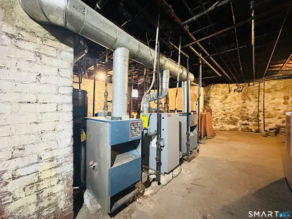 $1,750 | 133 Quaker Lane South, Unit 3, West Hartford, CT 06119