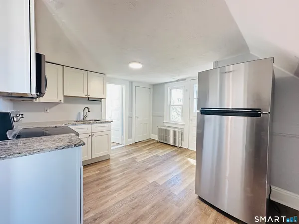 $1,750 | 133 Quaker Lane South, Unit 3, West Hartford, CT 06119