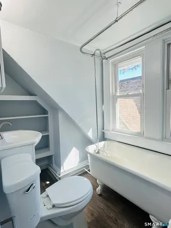 $1,750 | 133 Quaker Lane South, Unit 3, West Hartford, CT 06119