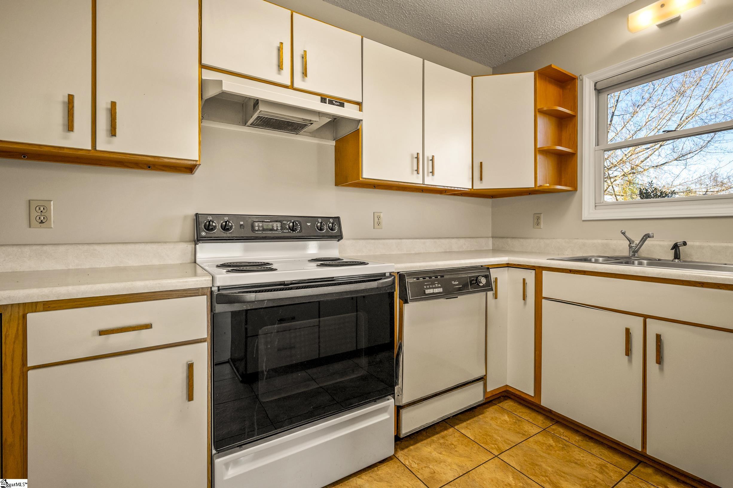 77 Chestnut Street, Unit OAK 301 Tryon, NC 28782 - Photo 12 of 39