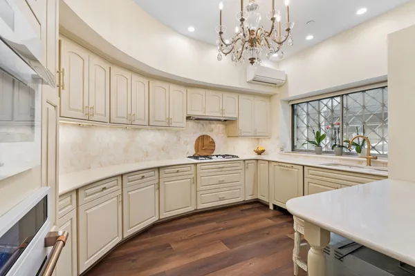 $75,000 | 7 East 69th Street | Lenox Hill
