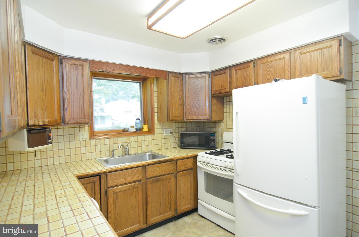 7406 Dunston Street Springfield, VA 22151 - Photo 12 of 30 Kitchen